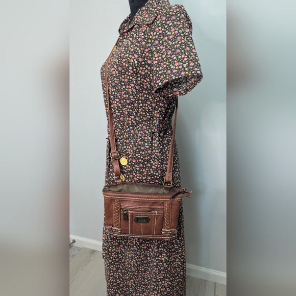 B. O. C faux leather brown tan crossbody bag many pockets - Picture 2 of 7